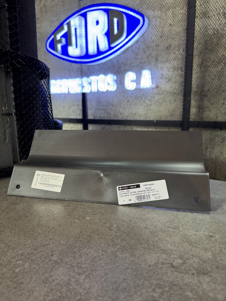 SEPARADOR SUPERIOR DE ESTRITBO RH-LH FORD C-815-1721-2632-4432