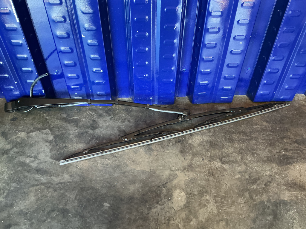 BRAZO LIMPIA PARABRISA CON CEPILLO FORD CARGO (TODOS) ORIG FORD