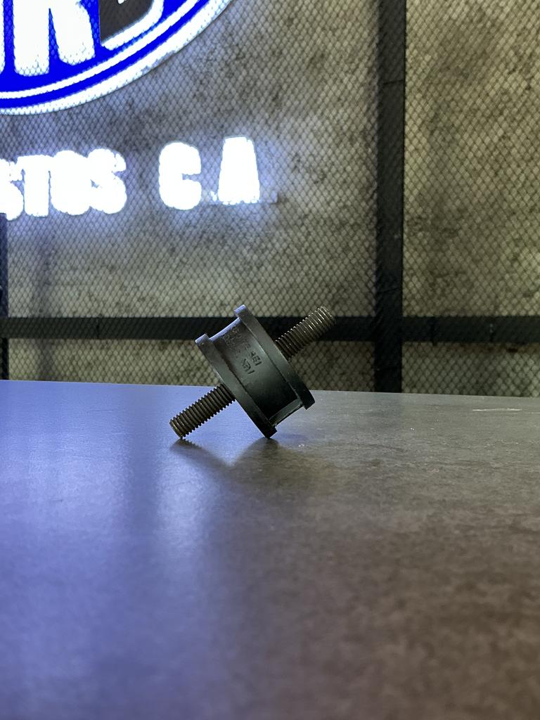 SOPORTE DE RADIADOR CARGO 815 / 816