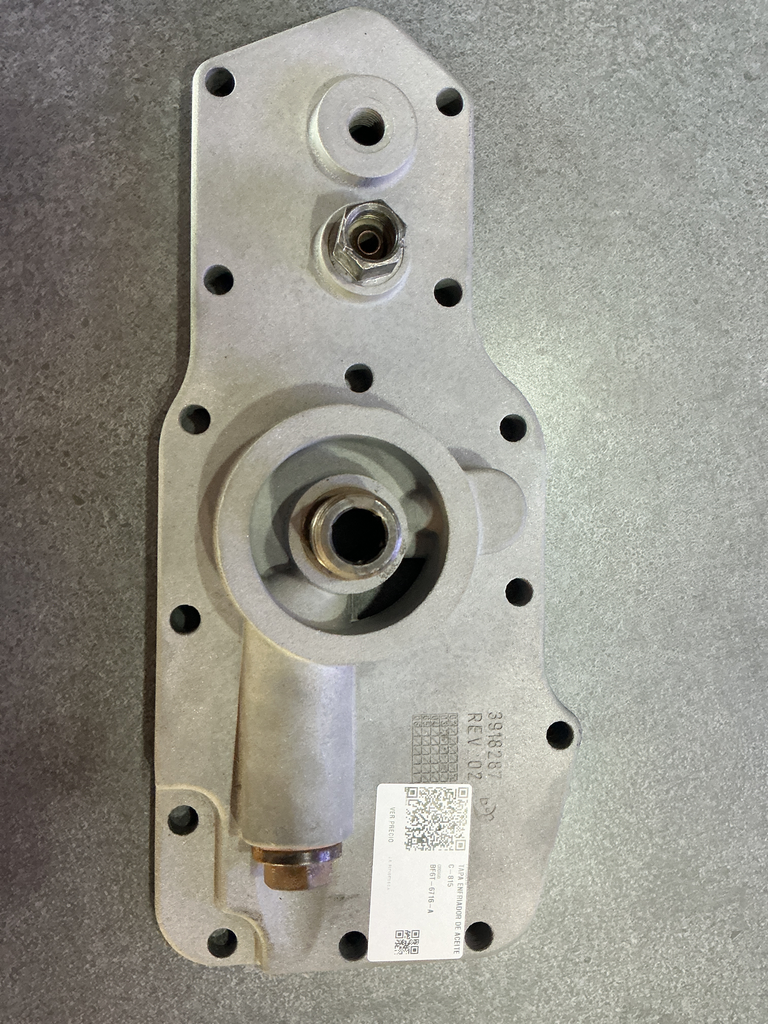 TAPA ENFRIADOR DE ACEITE CARGO-815 ORIG