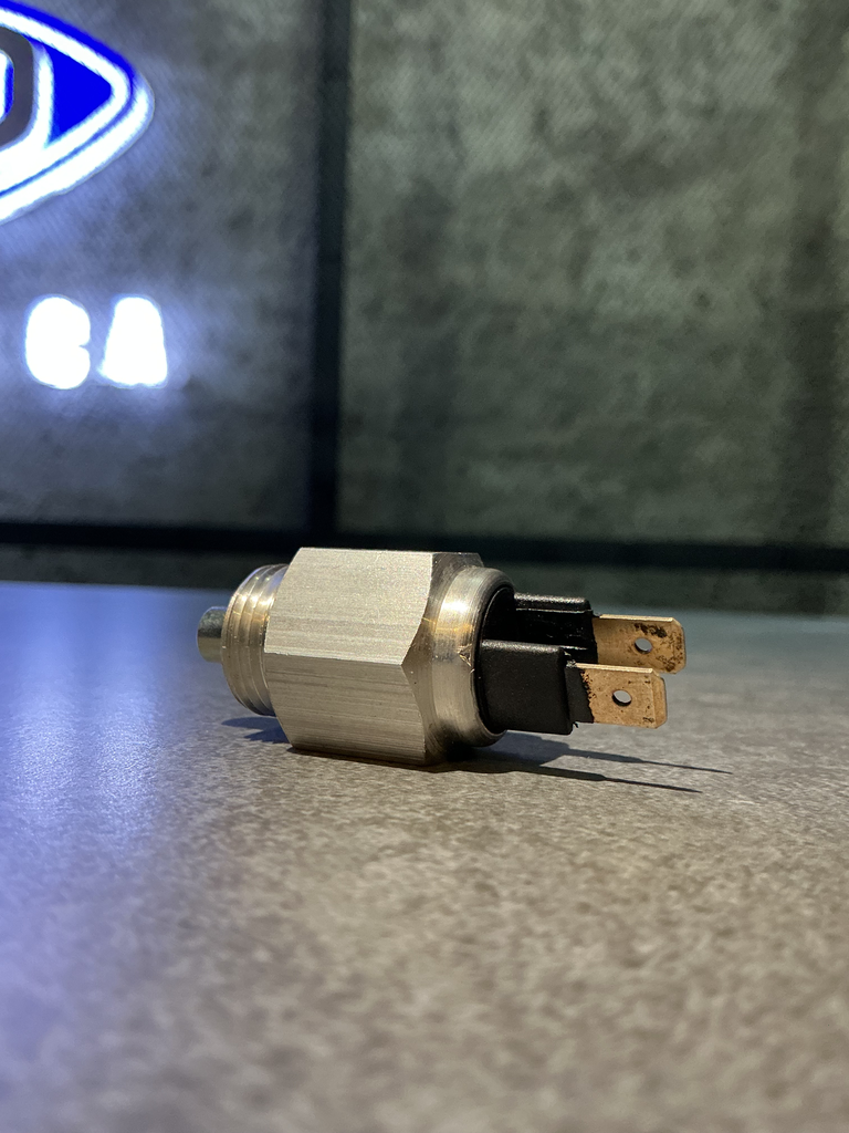 INTERRUPTOR PEDAL (CROCHE) DE FRENO DE MOTOR C-815/1721 BRASIL