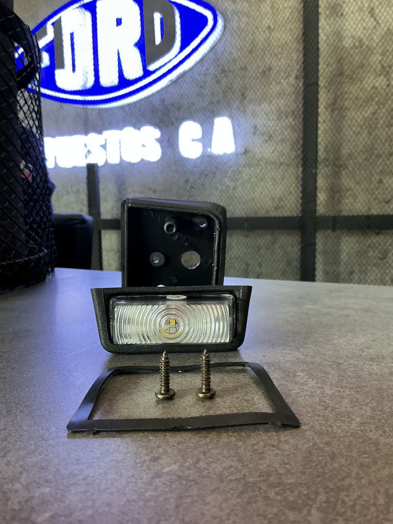 COCUYO DE TECHO LH CON BASE LED C-TODOS