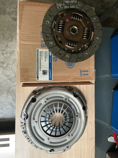 [5N15-7540-AC] KIT DE EMBRAGUE DISCO Y PRENSA FORD FIESTA 1.6 ORIG.