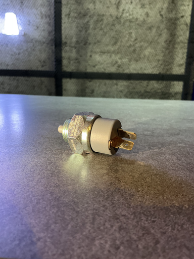 [8C45-13480-AA] INTERRUPTOR LUZ DE FRENO PEDAL C-815/1721 (TROMPITO DE TUERCA)